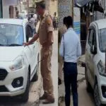 न्यू कॉलोनी देवरिया में चालान की बौछार, सड़क किनारे पार्किंग बनी मुसीबत
