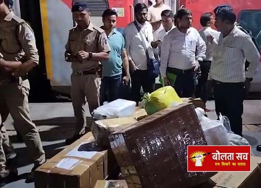 फिरोजाबाद ट्रेन में