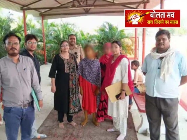 मंदिर में चल रही थी