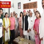 शुभांशु के घर पहुंचे अखिलेश-डिंपल, परिजनों से मिले