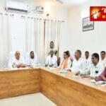 देवरिया में समीक्षा बैठक: कृषि मंत्री ने उठाए बिंदु, अफसरों को दिए सुधार के आदेश