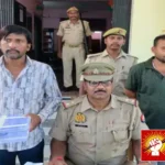 पडरौना में युवक को सरेआम गोली मारी, पुलिसकर्मी मौके से भागे; वीडियो वायरल