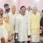 देवरिया: धर्मांतरण केस में एसएस मॉल मालिक की गिरफ्तारी पर बढ़ी सियासत, सपा का प्रतिनिधिमंडल पहुंचा उस्मान गनी के घर