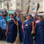 देवरिया मेडिकल कॉलेज में हंगामा: पुलिस उत्पीड़न के विरोध में सफाईकर्मी हड़ताल पर, प्राचार्य के हस्तक्षेप के बाद काम फिर शुरू