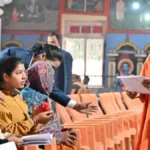 सीएम योगी ने गोरखपुर में जनता दर्शन में 200 लोगों की समस्याएं सुनीं, समाधान का भरोसा दिलाया