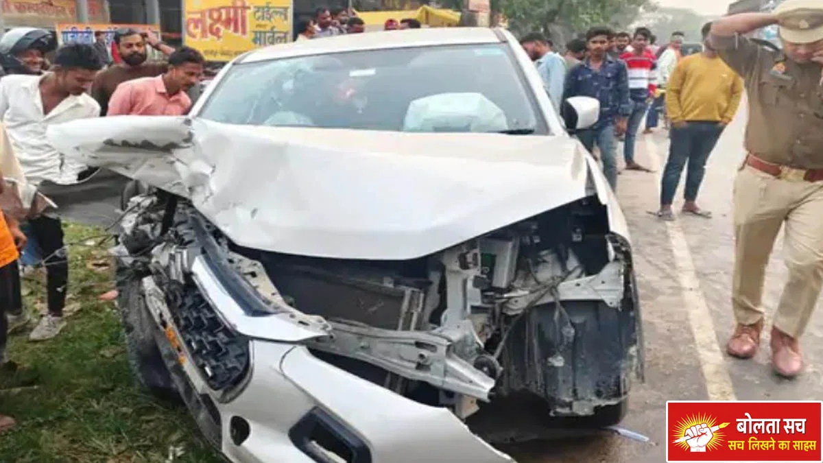Car on the Kasya-Deoria road at Tarkulwa