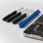 iPhone बैटरी क्यों घटती है और कब बदलना ज़रूरी होता है? जानिए पूरी रिपोर्ट