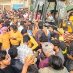 वाराणसी में जेसीबी की चपेट में आने से 8 वर्षीय बच्चे की मौत, सुंदरपुर चौराहे पर चक्का जाम