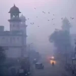 लखनऊ: यूपी में कड़ाके की ठंड और घने कोहरे का कहर, कई जिलों में ऑरेंज–रेड अलर्ट