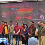 देवरिया में सड़क सुरक्षा को लेकर पुलिस का जागरूकता अभियान, नुक्कड़ नाटक से डायल 112 का दिया संदेश