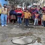 लखनऊ की मायावती कॉलोनी में सीवर और दूषित पानी का संकट, 200 परिवारों की जिंदगी नरक बनी