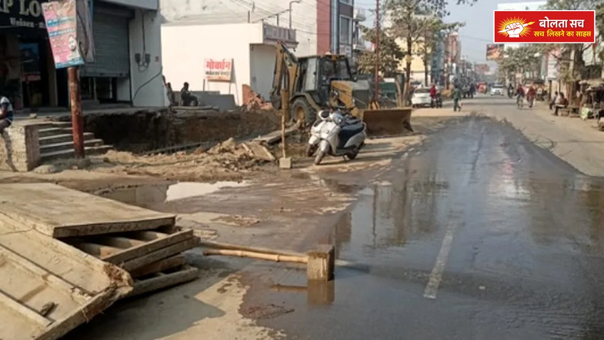 Roads are being dug repeatedly in Deoria