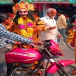 हाथरस में यमराज बने यातायात गुरु, बिना हेलमेट-सीट बेल्ट चलने वालों को दी नियमों की सीख