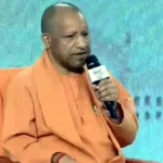 लखनऊ कॉन्क्लेव में सीएम योगी का अखिलेश पर तंज, बोले– संघ की शाखा में जाएंगे तो जल्दी उठना सीखेंगे