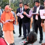 जनता दर्शन में सख्त दिखे मुख्यमंत्री योगी आदित्यनाथ, गलत रिपोर्ट पर एफआईआर दर्ज करने के निर्देश