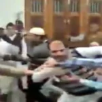 मेरठ में इफ्तार के दौरान मिठाई को लेकर मारपीट, वीडियो वायरल