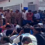 हापुड़ में Blinkit कर्मचारियों का प्रदर्शन, वेतन वृद्धि की मांग को लेकर हंगामा