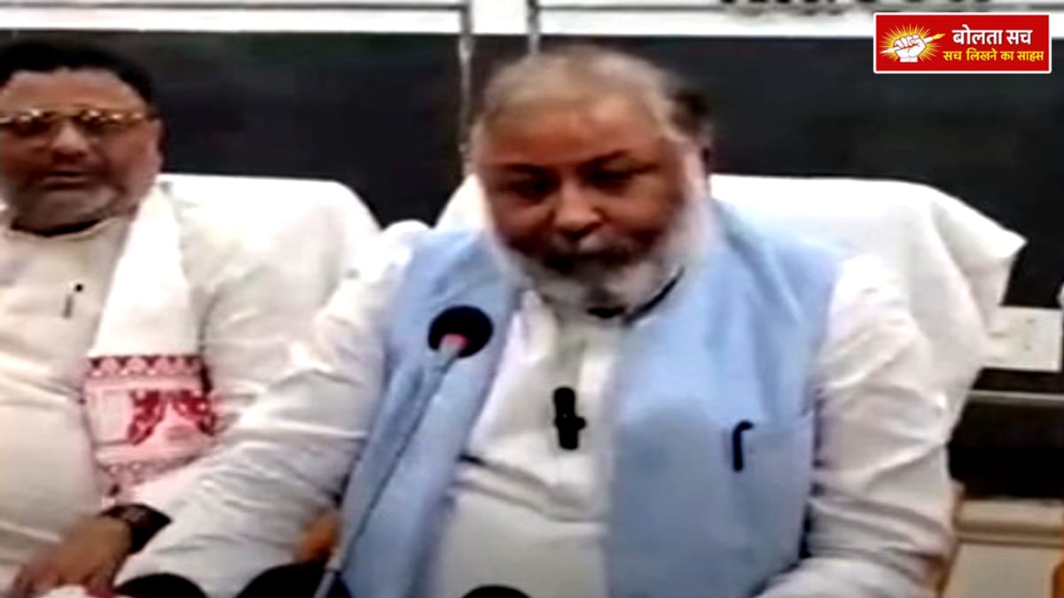 Minister Dayashankar Singh in Deoria