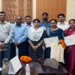 देवरिया में पारदर्शी चुनाव की पहल, अंतिम मतदाता सूची वितरण के साथ कर्मियों का सम्मान