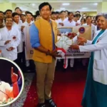 गोरखपुर में सीएम योगी की चुटकी, ‘डॉक्टरेट’ पर बोले- गले में टांग कर घूम सकते हैं रवि किशन