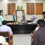 देवरिया में बाढ़ पूर्व तैयारियों की समीक्षा, डीएम मधुसूदन हुल्गी ने अधिकारियों को दिए सख्त निर्देश