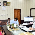 देवरिया: जनता दर्शन में डीएम ने सुनीं फरियाद, शिकायतों के त्वरित निस्तारण और ई-ऑफिस व्यवस्था के दिए निर्देश