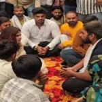 बृजभूषण सिंह की बेटी सूर्या की मां से मिलीं:कहा- योगीजी अपराधियों का मनोबल तोड़ दीजिए