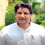 देवरिया में सपा प्रवक्ता मनीष सिंह ने स्वास्थ्य व्यवस्था पर उठाए सवाल, PHC की बदहाली पर जताई नाराजगी