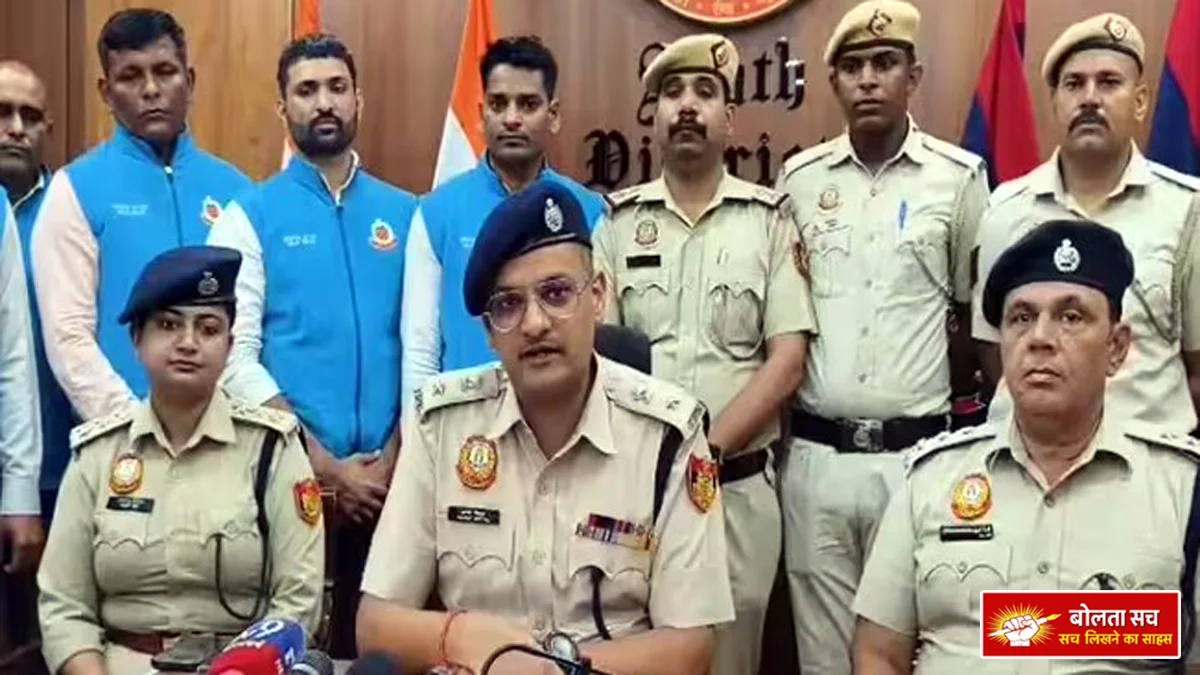 Wife stole Rs 5 lakh in Delhi